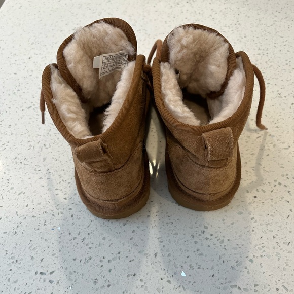 UGG cognac boots size 2 - Picture 4 of 4